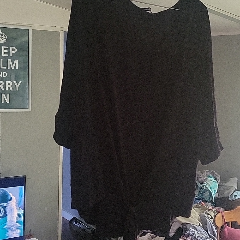 Annabelle black shirt